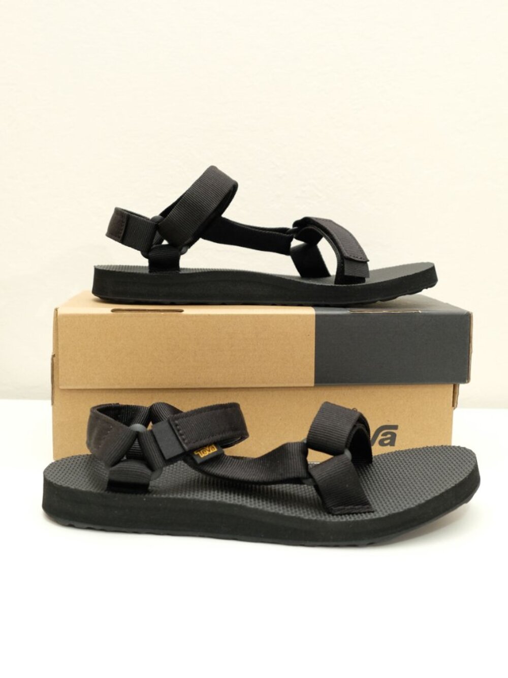 NWT Teva Original Universal Sandal, Size 8, Black, Gorpcore Comfort Outdoors